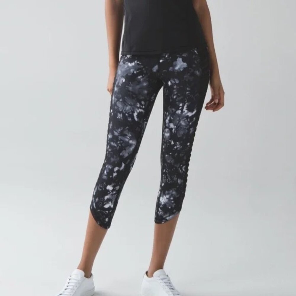 Lululemon Sunshine Salutation Crop Leggings | Dusk Dye White Black | Size 4